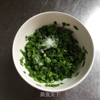 饺子皮韭菜小饼的做法步骤：1