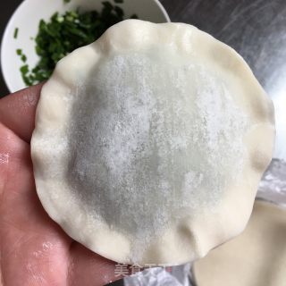 饺子皮韭菜小饼的做法步骤：3