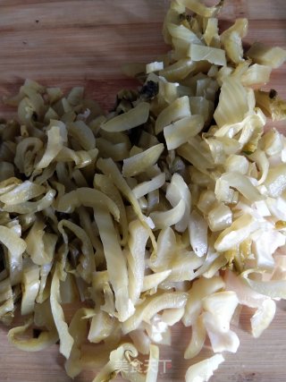 酸菜牛肉的做法步骤：1