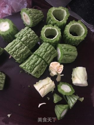 酿苦瓜煲瑶柱的做法步骤：2