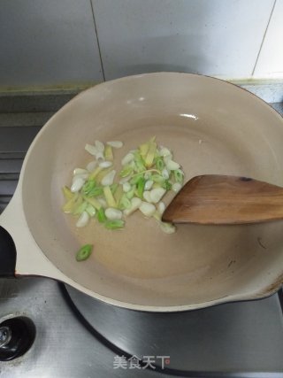 豌豆粒炒玉米粒的做法步骤：5
