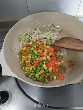 豌豆粒炒玉米粒的做法步骤：7