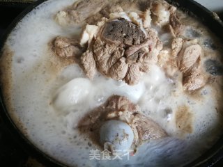 胡萝卜大骨汤的做法步骤：3
