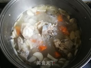 胡萝卜大骨汤的做法步骤：10