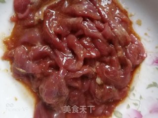 牛肉炒西兰花的做法步骤：3