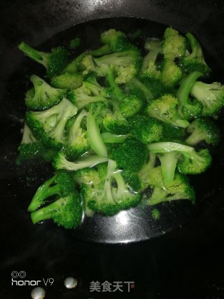 牛肉炒西兰花的做法步骤：5
