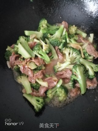 牛肉炒西兰花的做法步骤：9