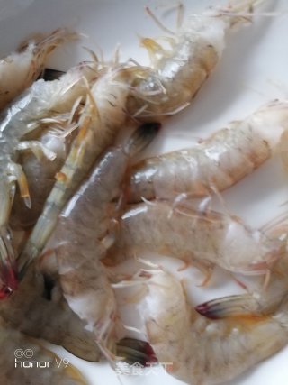 鲜虾炒花甲的做法步骤：2