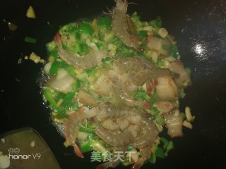 鲜虾炒花甲的做法步骤：6