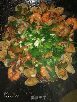 鲜虾炒花甲的做法步骤：10