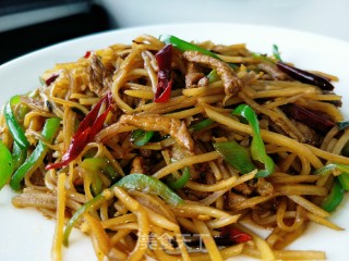酸辣土豆丝的做法步骤：1