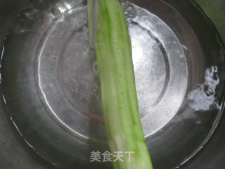 鸡胸肉炒夜开花的做法步骤：2