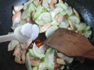 鸡胸肉炒夜开花的做法步骤：14