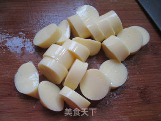 樱玉豆腐炒五号菜的做法步骤：4
