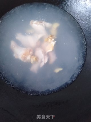 红烧鸡翅根的做法步骤：1
