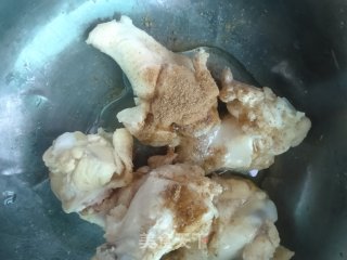 红烧鸡翅根的做法步骤：3