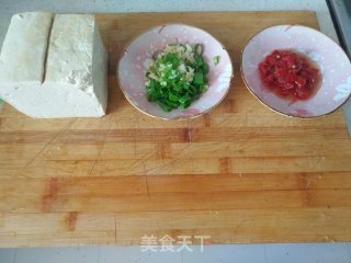 剁椒酱鱼香豆腐的做法步骤：1