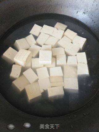 剁椒酱鱼香豆腐的做法步骤：2