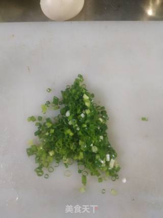 葱花煎蛋的做法步骤：3