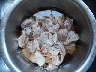 红烧牛肉面的做法步骤：1