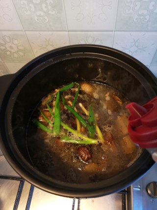 红烧牛肉面的做法步骤：12