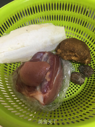 猴头菇养胃汤的做法步骤：1