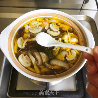 菌菇鸡汤的做法步骤：5