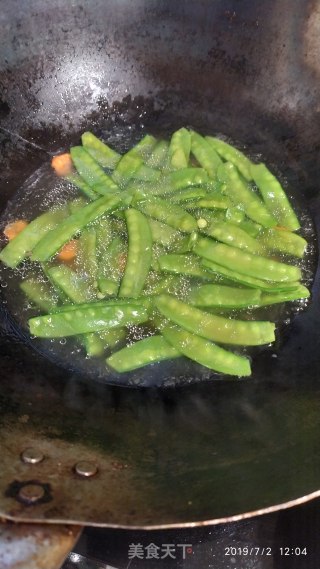 虾仁荷兰豆的做法步骤：3