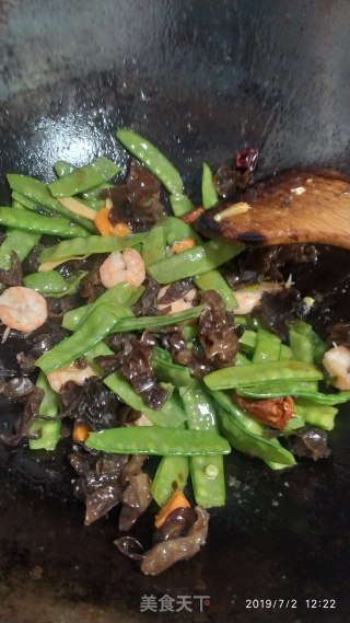 虾仁荷兰豆的做法步骤：8