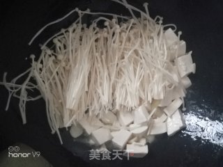 金针菇烧豆腐的做法步骤：4