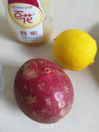 柠檬百香果饮的做法步骤：1
