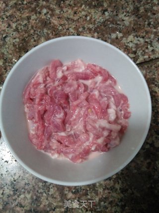 韭菜花炒肉的做法步骤：3