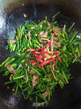 韭菜花炒肉的做法步骤：5
