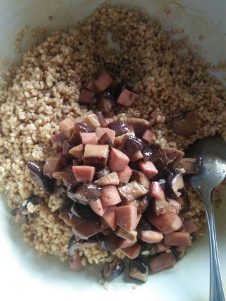 牛肉肠香菇粽子的做法步骤：6