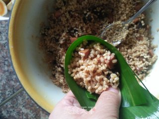 牛肉肠香菇粽子的做法步骤：9