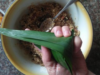 牛肉肠香菇粽子的做法步骤：10