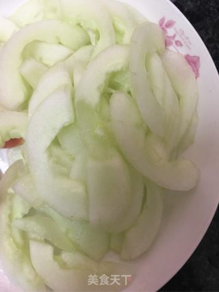 火腿肠肉末炒黄瓜的做法步骤：2