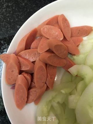 火腿肠肉末炒黄瓜的做法步骤：3