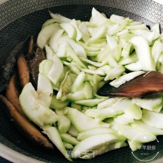 泥鳅丝瓜汤的做法步骤：5