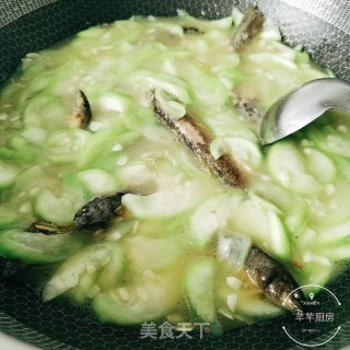 泥鳅丝瓜汤的做法步骤：7