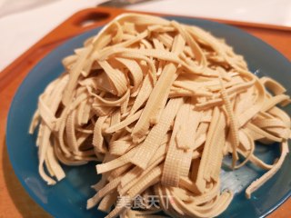 牛肉干豆腐丝儿的做法步骤：2