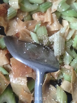 小炒豆皮的做法步骤：8