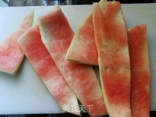 凉拌西瓜皮的做法步骤：2