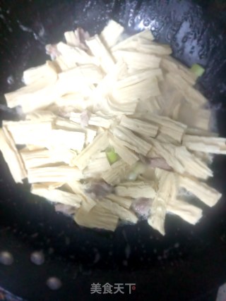 肉炒腐竹的做法步骤：3