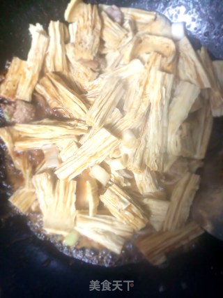 肉炒腐竹的做法步骤：4