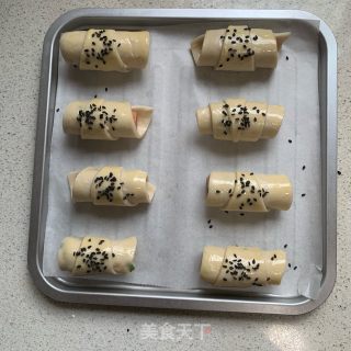 香肠酥皮卷的做法步骤：6