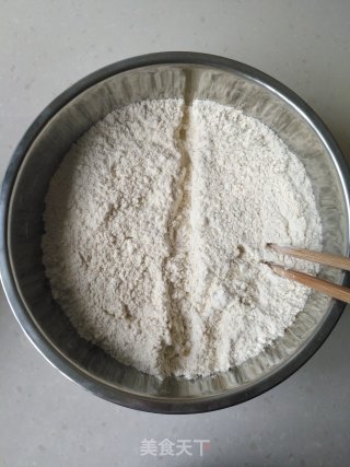 韭菜鸡蛋全麦蒸饺的做法步骤：1