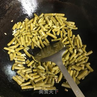 青椒炒酸豆角的做法步骤：4