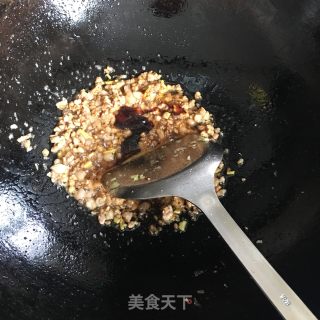 肉末香菇炒韭菜的做法步骤：5