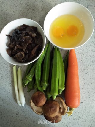 鸡蛋炒时蔬的做法步骤：1
